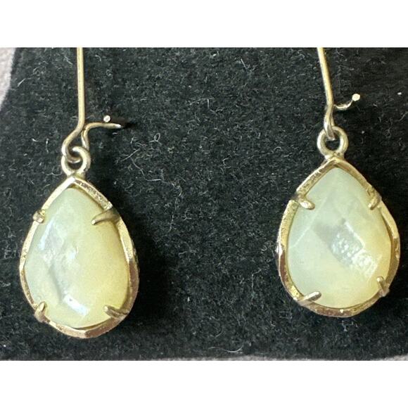 Kendra Scott Gold Tone Dee Drop Earrings In White Mother Of Pearl - Picture 4 of 8